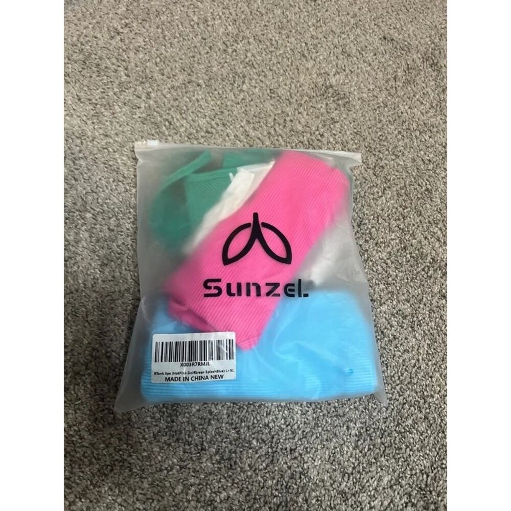NWT Sunzel 3 pack ribbed seamless tanks